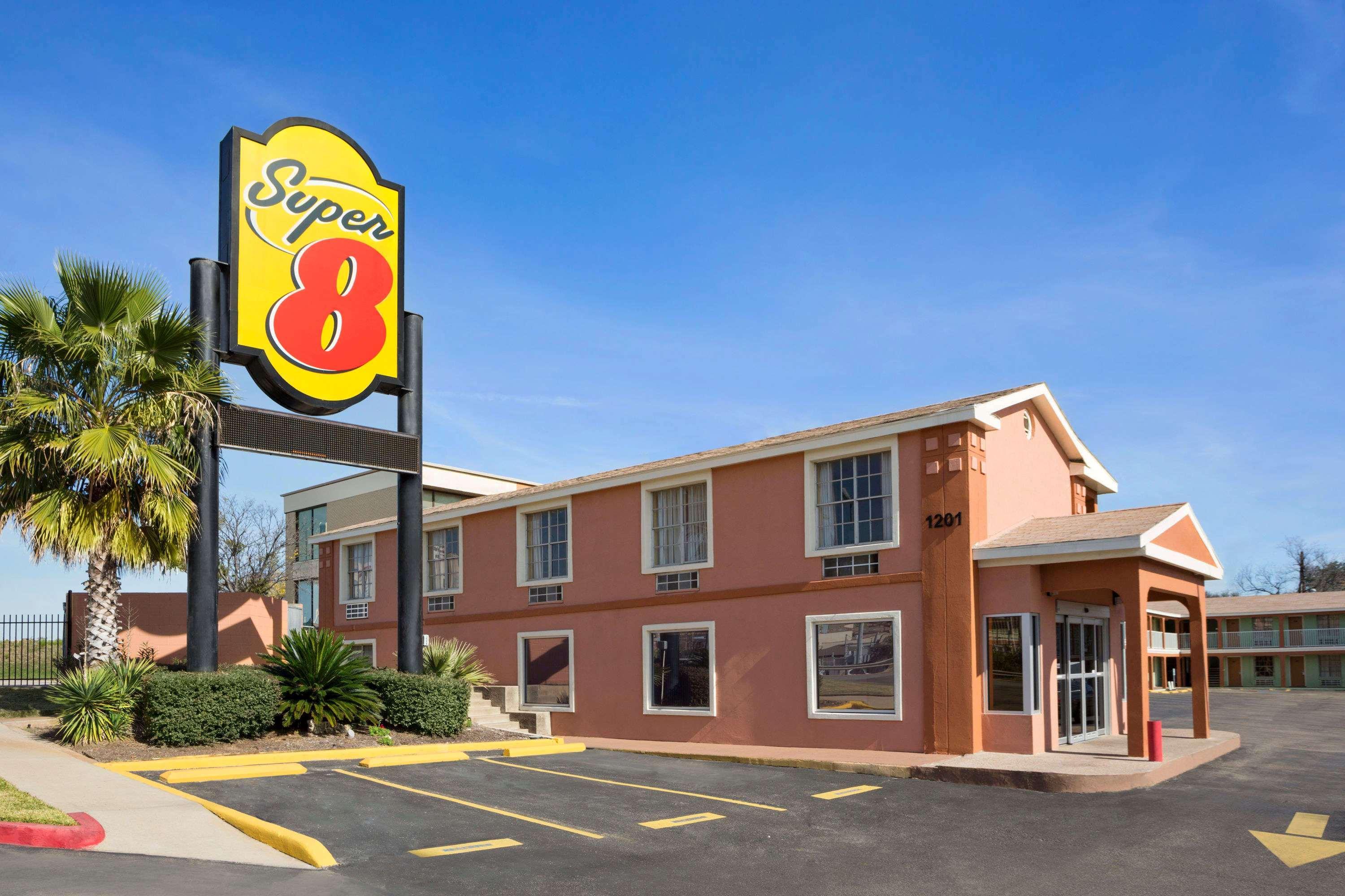 Super 8 By Wyndham Austin Downtown/Capitol Area Motel Exterior photo